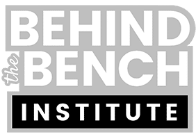 logoweb-blanco-behind-the-bench